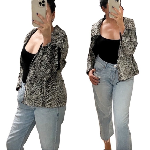 CHICO'S Nylon Oversized Snake Print Windbreaker Hoodie Jacket Sz 4 - Picture 1 of 7